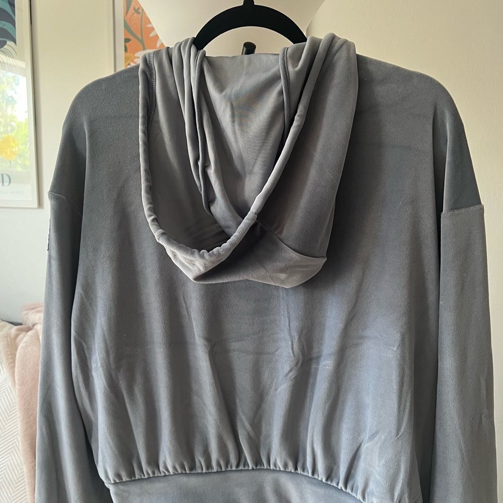 NWT Alo Yoga Velour Glimmer Full Zip Hoodie Size Small - Picture 9 of 12